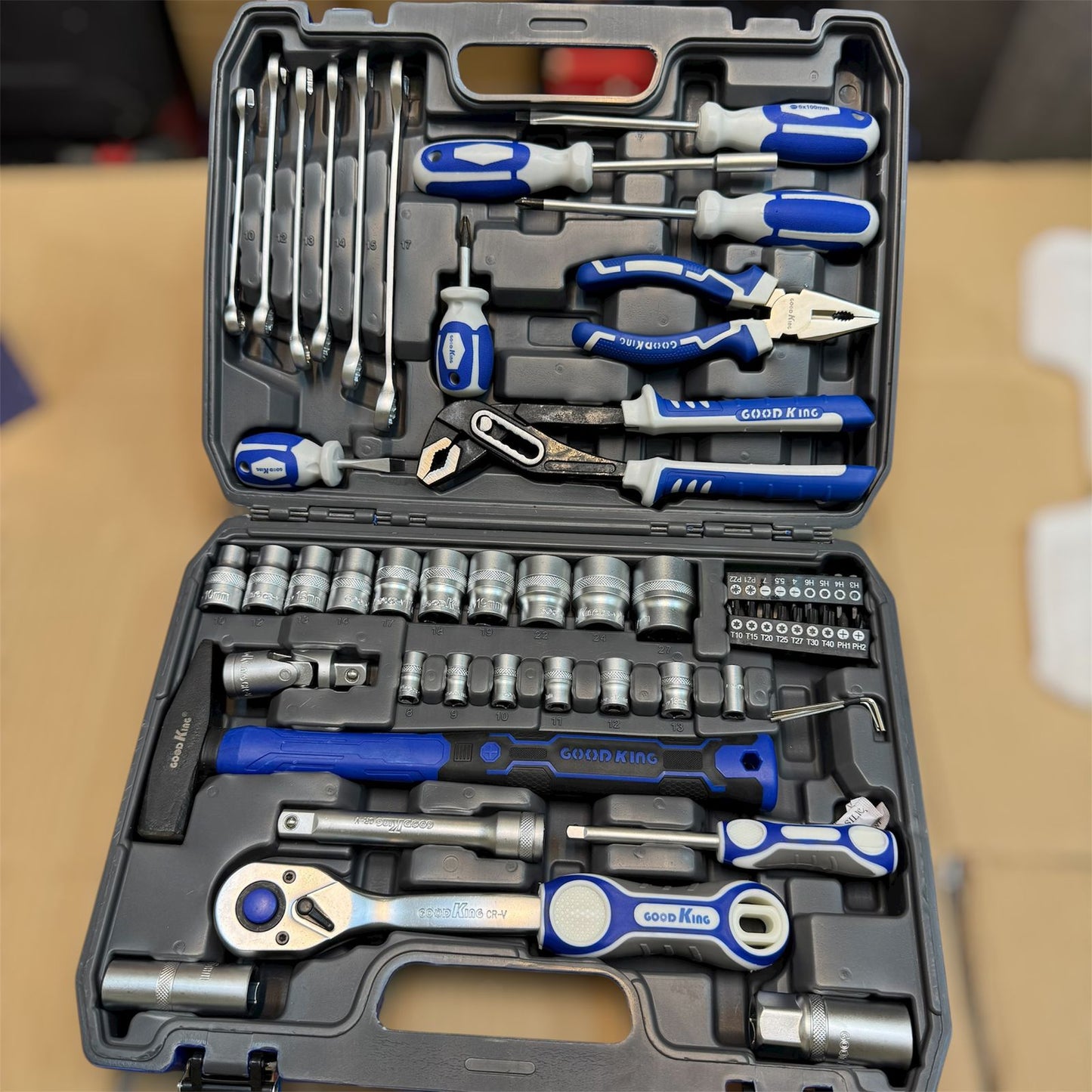 Russia GOOD KING Commercial 61 pcs tool bo