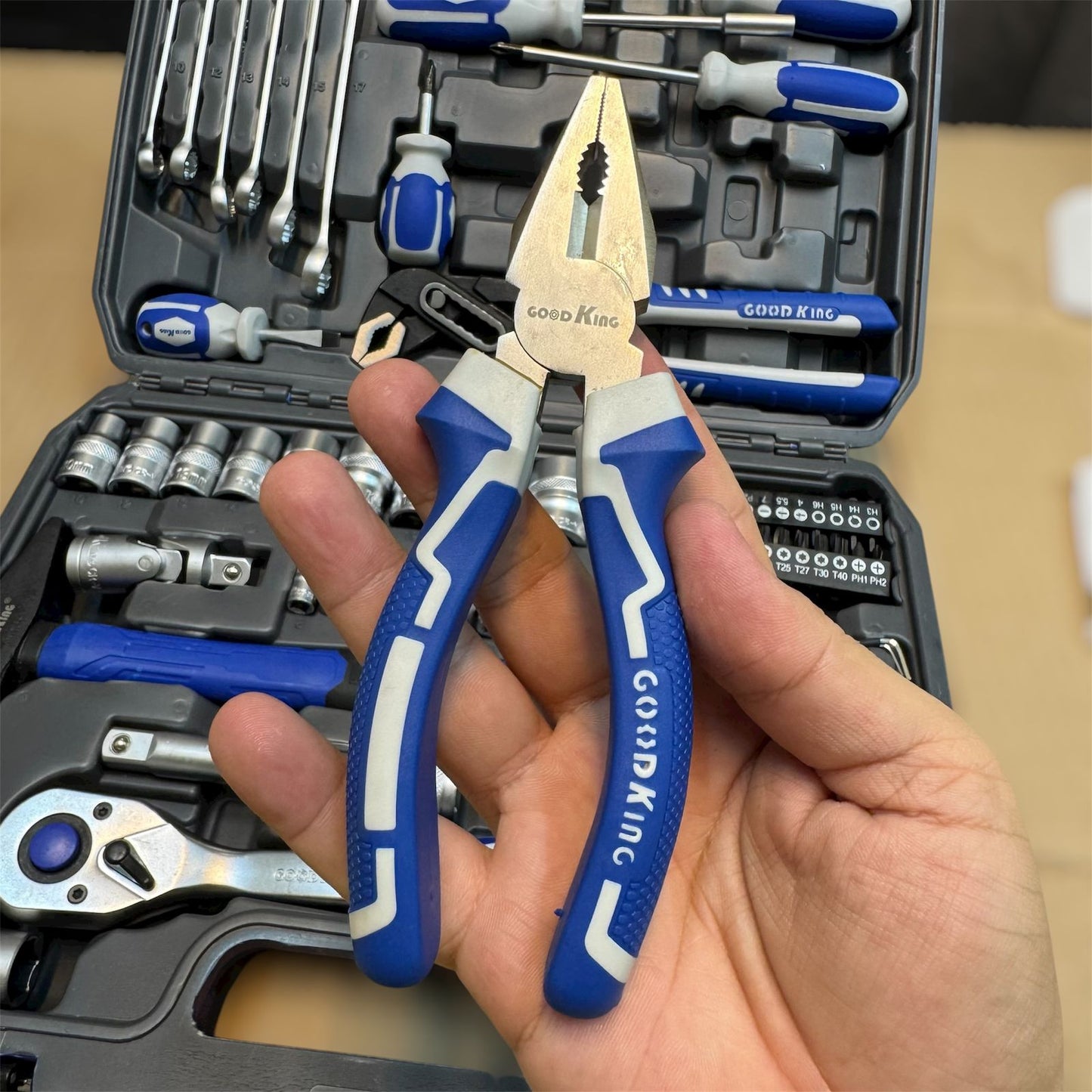 Russia GOOD KING Commercial 61 pcs tool bo