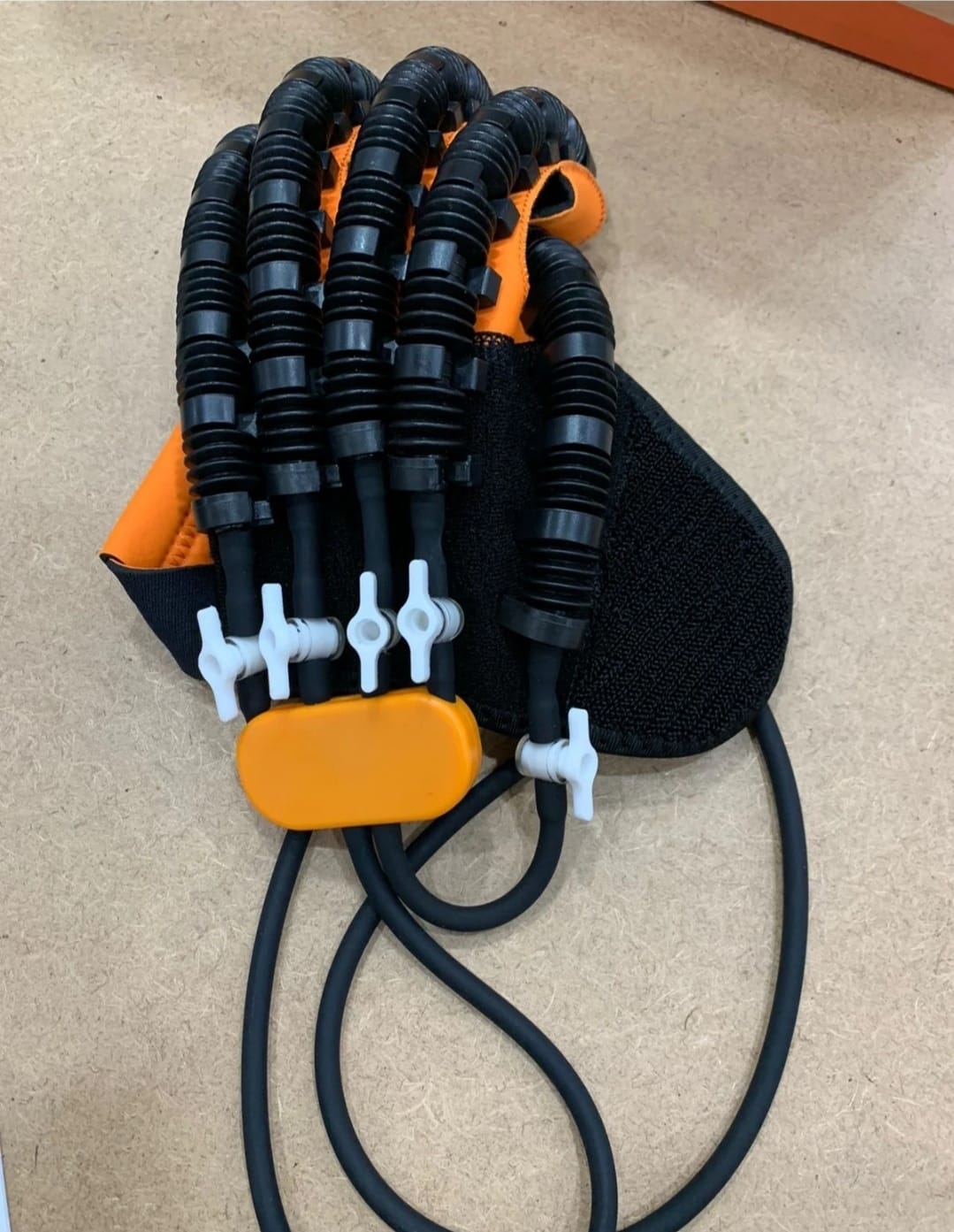 Portable hand triner meshine. Double hand