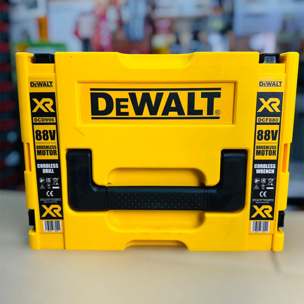 Dewalt 2 in 1 drill & impact wench ( made in CZECH REPULIC )