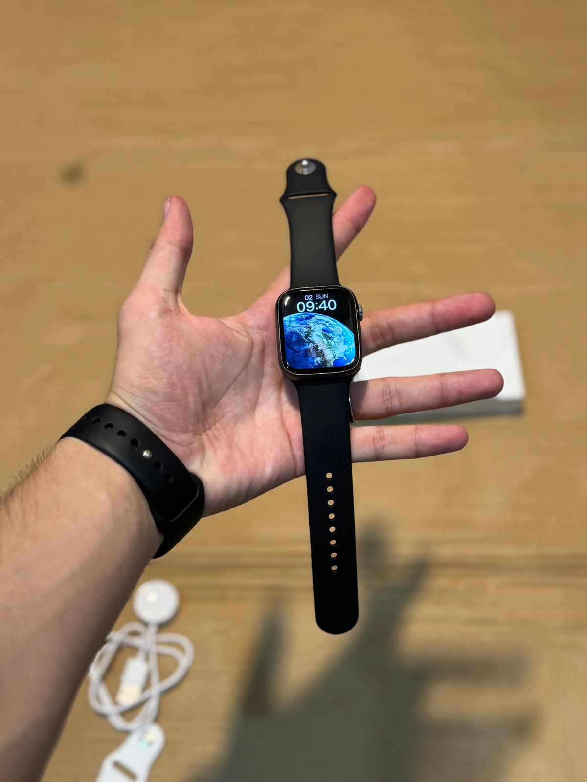 Apple smart watch series 8