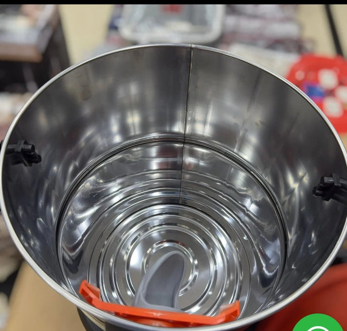 Geepas 25L Wet & Dry Vacuum Cleaner & Blower 19011