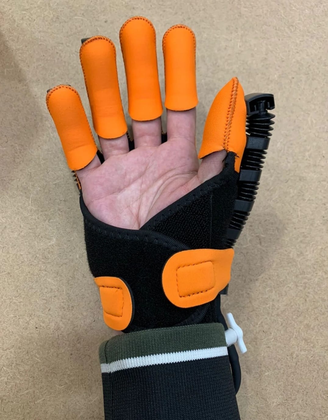 Portable hand triner meshine. Double hand